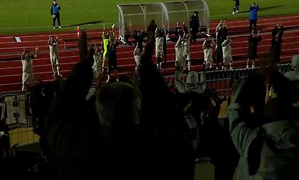 Οι πανηγυρισμοί των παικτών της Καλαμάτας με τους οπαδούς τους