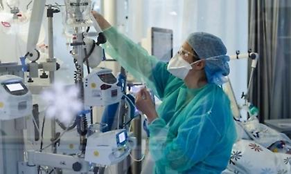 Οικογενειακή τραγωδία: Ζευγάρι ηλικιωμένων -το οποίο είχε εμβολιαστεί- πέθανε από κορωνοϊό