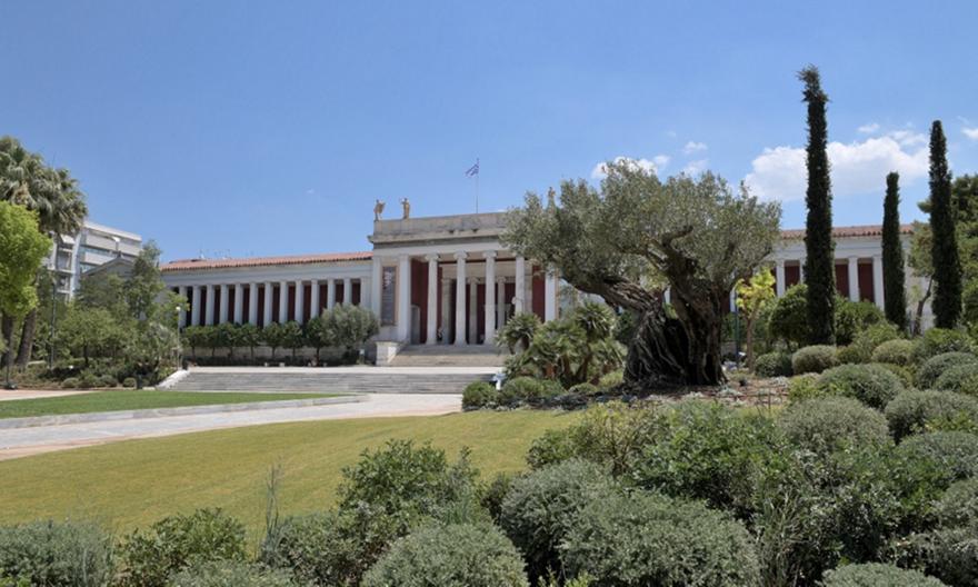 Εγκατέλειψαν μωρό έξω από το Αρχαιολογικό Μουσείο Αθηνών!