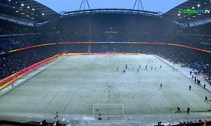 Η φοβερή αλλαγή του χιονισμένου αγωνιστικού χώρου στο Μάντσεστερ μέσα σε 20'!