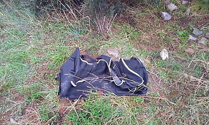 Κτηνωδία στο Γραμματικό: Έκλεισαν σκυλάκι μέσα σε σάκο και το άφησαν να πεθάνει από ασφυξία