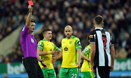 Ο Κλαρκ άφησε τη Νιουκάστλ με δέκα στο 9ο λεπτό, όμως δεν έσπασε το... ρεκόρ του Νταμπίζα!