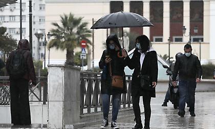 Καιρός: Από νεφώσεις και μπόρες μέχρι... χιόνια και 9 μποφόρ!