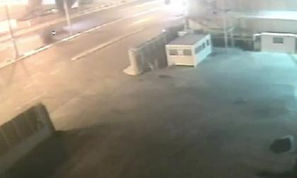 Κερατσίνι: Νέο βίντεο ντοκουμέντο με ύποπτο αυτοκίνητο και μηχανές έξω από το εργοστάσιο