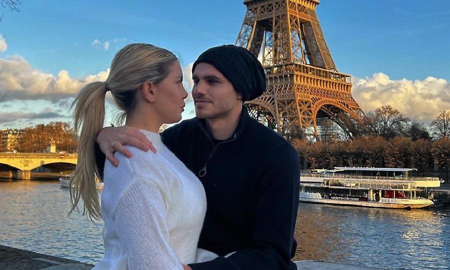 Ικάρντι και Γουάντα αγκαλιά στον Πύργο του Άιφελ