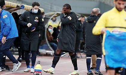 Ανησυχία με Γκαρσία στην ΑΕΚ – Αποχώρησε με πρόβλημα στον αστράγαλο