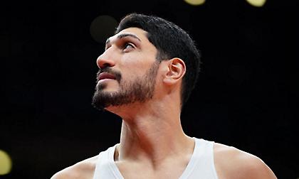 Συγκινεί ο Καντέρ: «Για τη λέξη ''ελευθερία'' πάλεψα και αυτήν υπερασπίστηκα σε όλη μου τη ζωή»