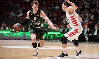 Τα ‘κανε… μούσκεμα ο Χεζόνια: Έσπασε τα καλάθια κι έχασε το τρίποντο για νέα παράταση με Ολυμπιακό