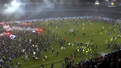 Μπούκαραν στο γήπεδο οι οπαδοί της Μάλμε για το πρωτάθλημα!