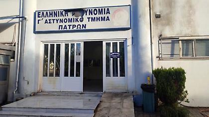 Πάτρα: Ελαφρά τραυματίας αστυνομικός από επίθεση με βόμβες μολότοφ στο αστυνομικό τμήμα