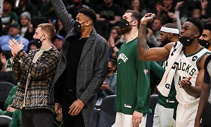 «Καυτοί» οι Μπακς, διέλυσαν τους Χιτ χωρίς τον Γιάννη