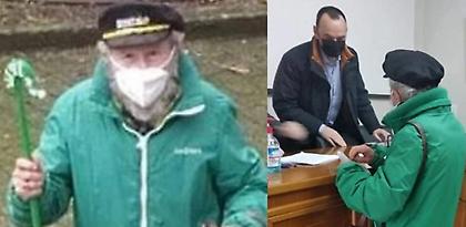 Βαθύ ΠΑΣΟΚ: 82χρονος πήγε να ψηφίσει ντυμένος στα πράσινα από την κορφή ως τα νύχια