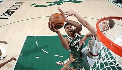 «Πάρτι» των Μπακς στα γενέθλια του Γιάννη