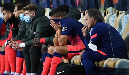 Τραυματίστηκε, αποχώρησε και ξέσπασε σε κλάματα ο Σουάρες!