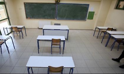 Τροπολογία για 2 χρόνια φυλάκιση σε αντιεμβολιαστές γονείς που δεν στέλνουν τα παιδιά τους σχολείο
