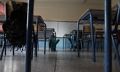 Ψηφίστηκε η τροπολογία: Φυλάκιση στους αντιεμβολιαστές γονείς που δεν στέλνουν τα παιδιά σχολείο!