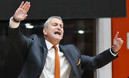 Έξαλλος ο Ζούρος: «Όποιος δεν μπορεί να πάει σπίτι του, σύντομα αλλαγές»