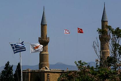 Συνελήφθη Ελληνοκύπριος επειδή ύψωσε ελληνική σημαία στην Αμμόχωστο!