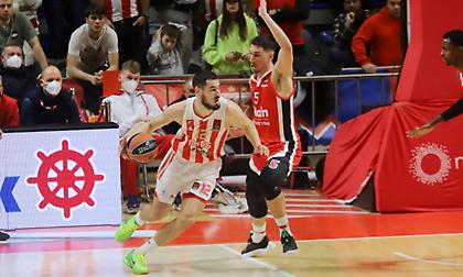 Ο κόουτς της εξέδρας: Οι… βόλτες του Κάλινιτς στην «ερυθρόλευκη» άμυνα