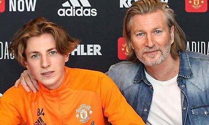 Συγκίνηση: Ο Τσάρλι Σάβατζ έκανε ντεμπούτο με τη Γιουνάιτεντ και ο πατέρας του σχολίαζε το ματς!