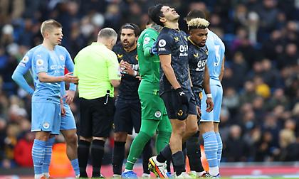 Δύο κίτρινες κάρτες σε ένα λεπτό και… αποβολή για τον Χιμένες