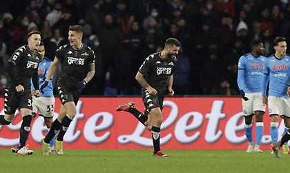 Σόκαρε τη Νάπολι η Έμπολι - Έφερε «τούμπα» τη Λάτσιο η Σασουόλο