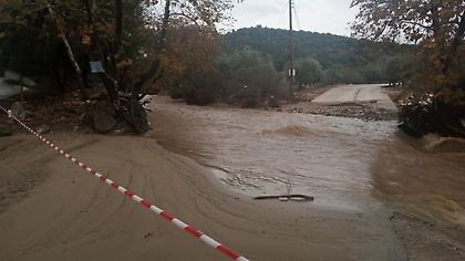 Τρίκαλα: Υποχωρούν τα νερά στους ποταμούς -Μάχη στον ορεινό όγκο με τις καταπτώσεις βράχων