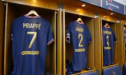 Παρί Σεν Ζερμέν: Τιμά τον Μέσι για την Χρυσή Μπάλα με... χρυσά γράμματα και νούμερα στη φανέλα!