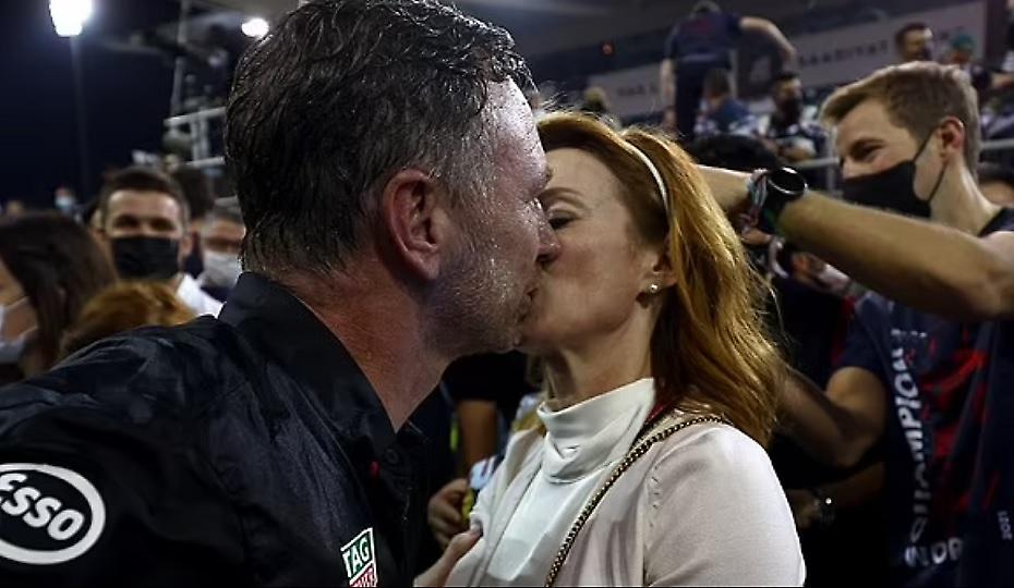 Το καυτό φιλί του αφεντικού της Red Bull με την Spice Girl σύζυγό του