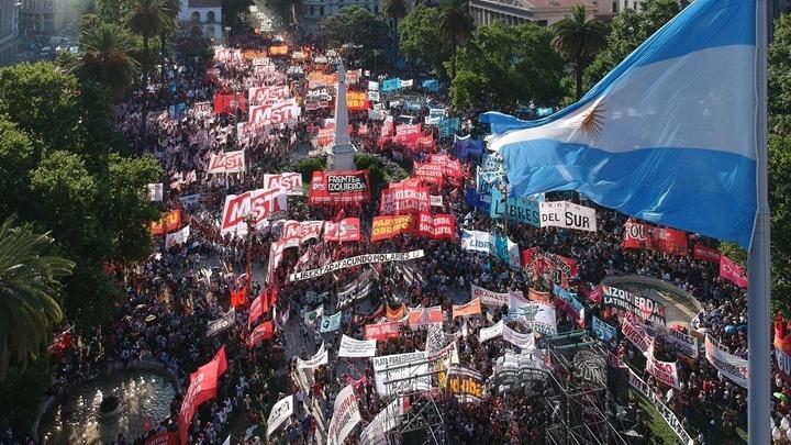 Αργεντινή: Δεκάδες χιλιάδες στον δρόμο για το ΔΝΤ