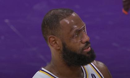 Ο Λεμπρόν φόρεσε τα γυαλιά αντιπάλου του