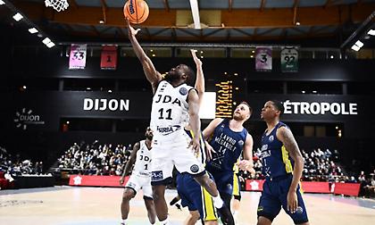 Συντριβή για Λαύριο και πάει για «τελικό» πρόκρισης με Μάλαγα