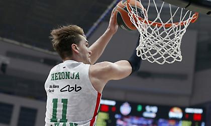 Απίθανο ανάποδο κάρφωμα από Χεζόνια απέναντι στην ΤΣΣΚΑ