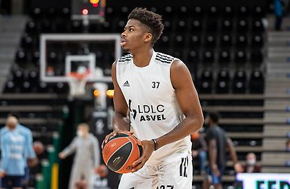 Τρομερό alley oop κάρφωμα από Κώστα Αντετοκούνμπο