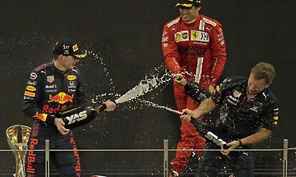 Οι πανηγυρισμοί του Φερστάπεν μέσα από τα μάτια της... σαμπάνιας του
