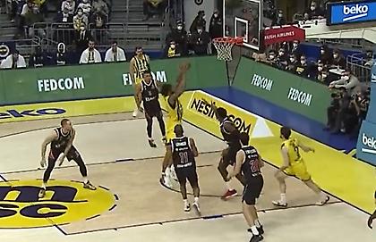 Κάρφωσε στο καλάθι της Μπασκόνια ο Μπούκερ