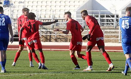 «Κόλλησε» η ΑΕΛ, πεντάρα στην Καβάλα ο Ολυμπιακός Βόλου