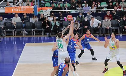 Δύσκολη νίκη στην Προύσα για την Εφές με σούπερ Μίσιτς