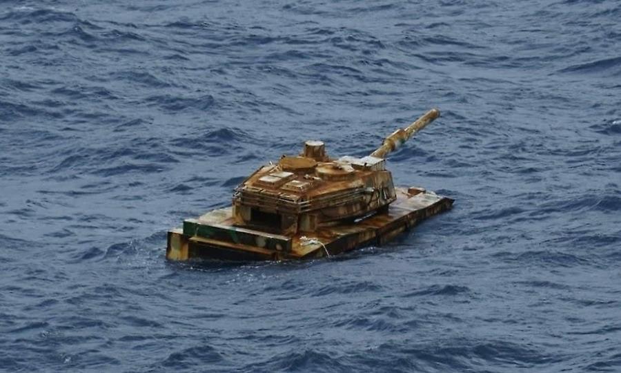 Απίστευτο: Τανκ βρέθηκε να επιπλέει στην ανοικτή θάλασσα