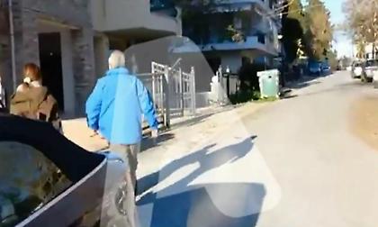 Βίντεο του Στάθη Παναγιωτόπουλου έξω από το σπίτι του: Αρνείται οποιαδήποτε δήλωση