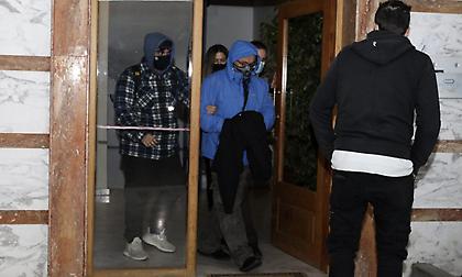 Στάθης Παναγιωτόπουλος: Με χειροπέδες επέστρεψε στο σπίτι του συνοδεία αστυνομικών για να το ψάξουν!