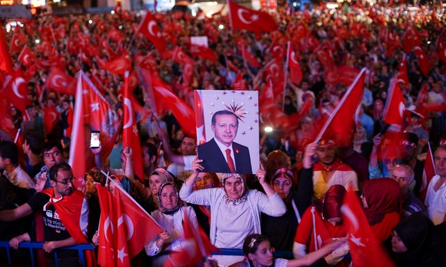 Τουρκία Φιλούσαν εικόνες του Ερντογάν! - Επικαιρότητα | sport-fm.gr:  bwinΣΠΟΡ FM 94.6