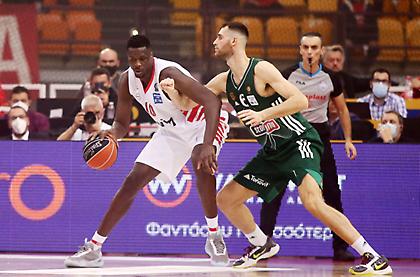 Παπαγιάννης vs Φαλ: Η μάχη των… δεινοσαύρων στο ντέρμπι «αιωνίων»