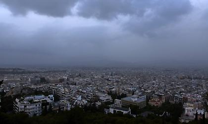 Καιρός: Νεφώσεις με ασθενείς βροχές και λίγα χιόνια στα ορεινά