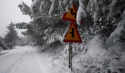 Θεσσαλονίκη: Σε ασφαλές σημείο οι επιβάτες οχημάτων που ακινητοποιήθηκαν λόγω χιονιού