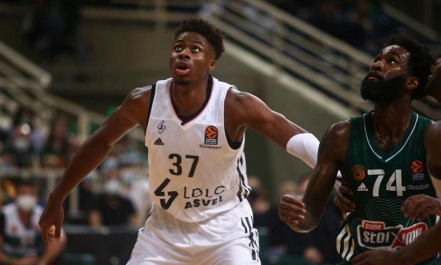 Κώστας Αντετοκούνμπο: Θετικός στον κορωνοϊό