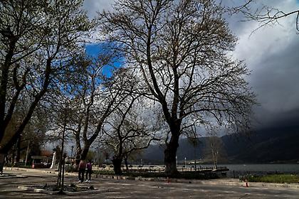 Καιρός: Συννεφιά, βροχές και χαμηλές θερμοκρασίες