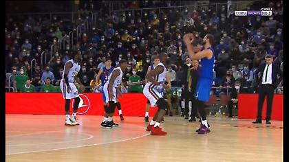 Το… αμφισβητούμενο φάουλ που πήρε ο Μίροτιτς και έστειλε το ματς στην παράταση