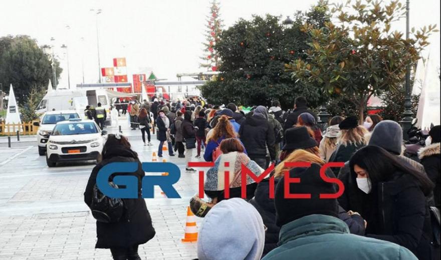 Θεσσαλονίκη: Απίστευτη ουρά στα εμβόλια χωρίς ραντεβού