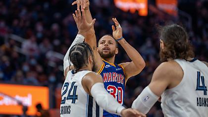 Η χριστουγεννιάτικη 46αρα του Στεφ Κάρι